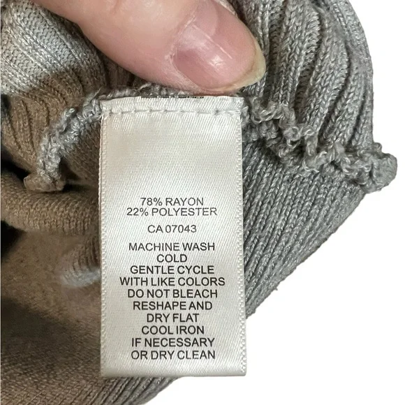 A Cable & Gauge gray sweater in size 1X - Picture 4 of 6